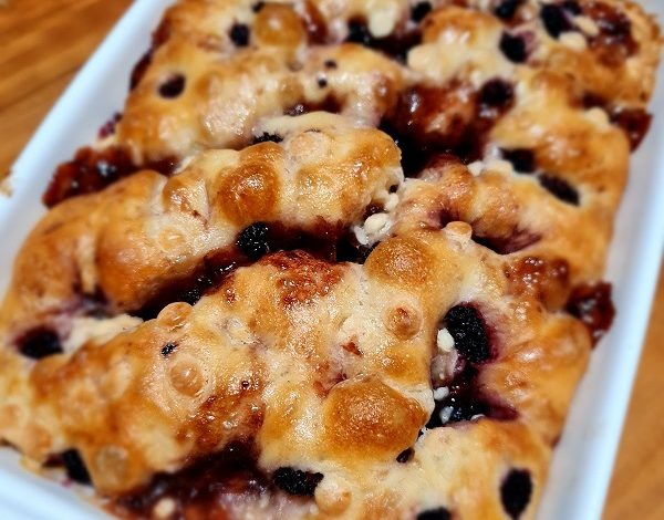 Focaccia Doce de Amoras, Morango e Chocolate Branco. Imperdível!