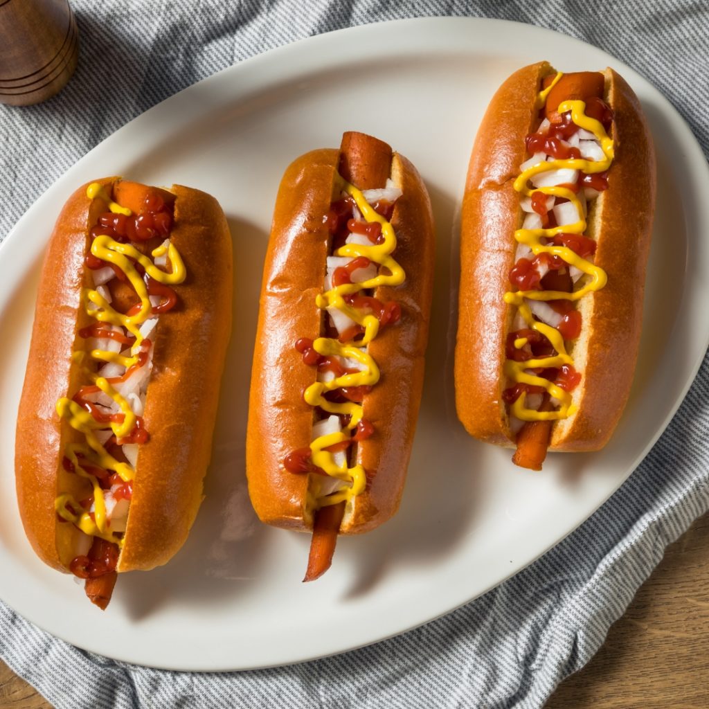 Cachorro-quente: variações no Brasil fogem do tradicional pão com