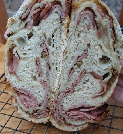 Pão de calabresa e azeitona